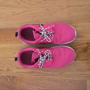 Nike roshes size 5.5